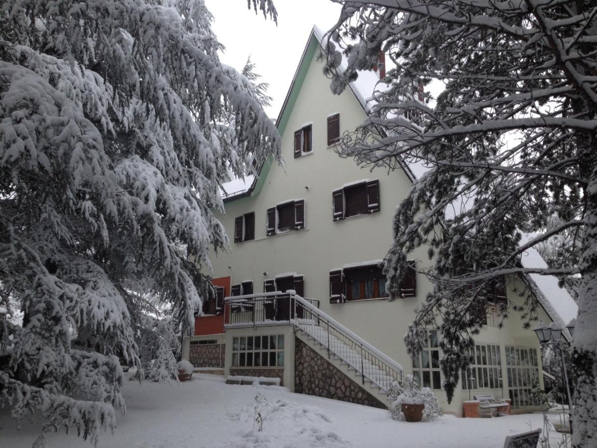 B&B Gli Scoiattoli Rocca di Mezzo Exteriör bild